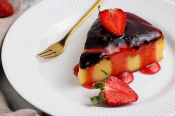Burned cheese cake with strawberry jam.