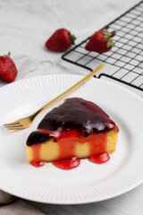 Burned cheese cake with strawberry jam.