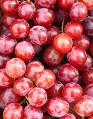 Close-up cluster of red grapes (1)