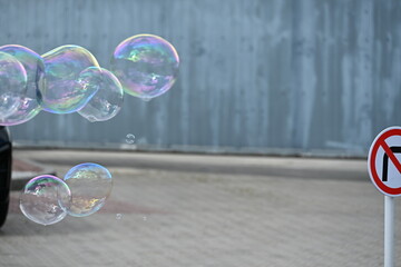 Large-scale soap bubble creation process