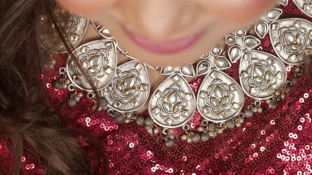 Elegant jewelry shines at festive gathering in India
