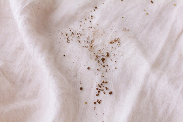 リネンの服に付いた土の汚れの写真