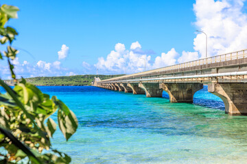 9月の宮古島 来間大橋と快晴の空