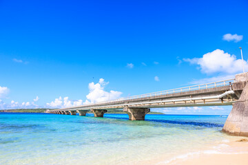 9月の宮古島 来間大橋と快晴の空