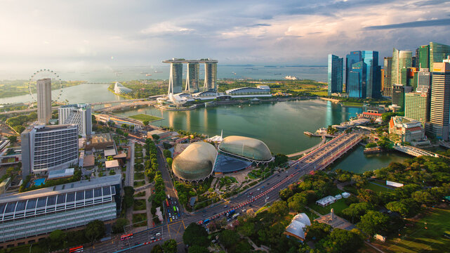 Aerial view of Singapore Marina Bay with iconic skyscrapers, Marina Bay Sands, and the financial district, symbolizing global economy, ESG, inflation impact, and sustainable growth.