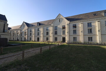 Fototapeta premium Bâtiment typique, vue de l'extérieur, ville de Saumur, département du Maine et Loire, France