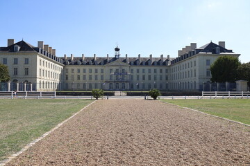 Fototapeta premium Ecole de cavalerie, vue de l'extérieur, ville de Saumur, département du Maine et Loire, France