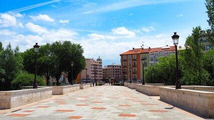 il Puente Santa Mar&iacute;a nella citt&agrave; medievale di Burgos, la capitale provinciale della comunit&agrave; autonoma di Castiglia e Le&oacute;n in Spagna