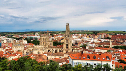 vista della città medievale di Burgos, la capitale provinciale della comunità autonoma di Castiglia e León in Spagna dal Mirador Del Castillo