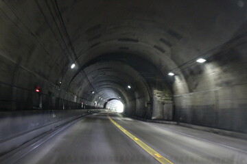 トンネルの中 スピード感