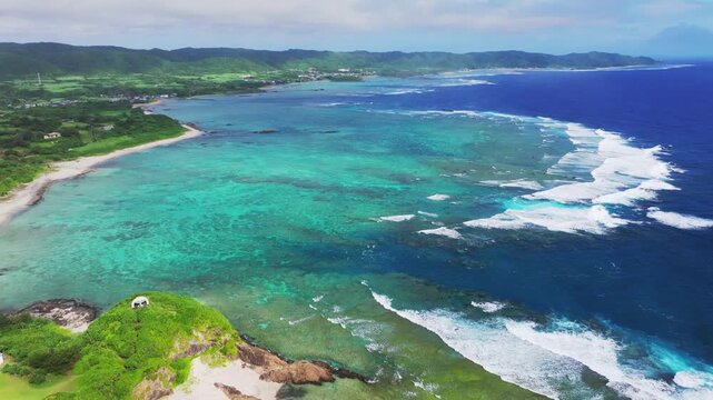 夏のあやまる岬（鹿児島県 奄美大島）