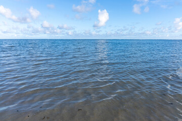 南風見田の浜から見た海、西表島、沖縄、夕方、8月