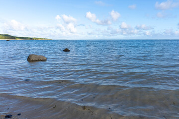 南風見田の浜から見た海、西表島、沖縄、夕方、8月