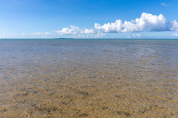西表島のクーラ橋付近の浜辺から見た景色、8月