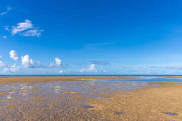 西表島のクーラ橋付近の浜辺から見た景色、8月