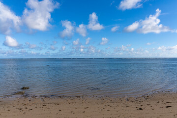 南風見田の浜から見た海、西表島、沖縄、夕方、8月