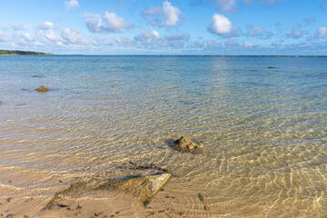 南風見田の浜から見た海、西表島、沖縄、夕方、8月