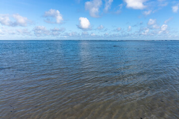 南風見田の浜から見た海、西表島、沖縄、夕方、8月