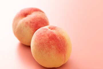 桃　ピンク背景
