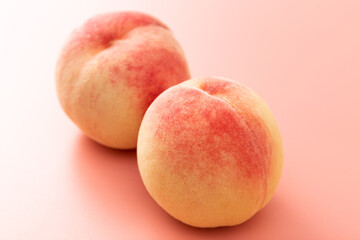 桃　ピンク背景