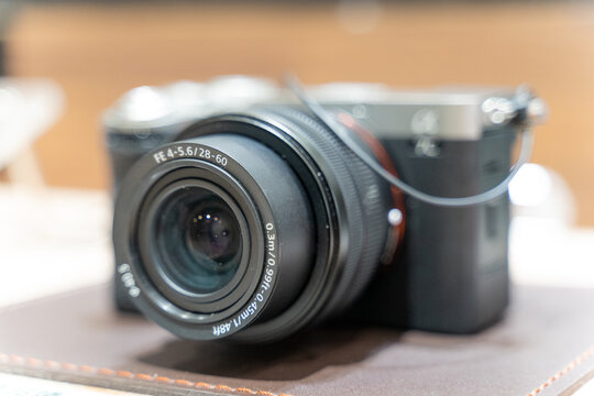 A showcase of Sony cameras including the Alpha A7CII, A7III, and ZV series, displayed inside a retail store. These mirrorless and vlogging models highlight Sony&rsquo;s advanced imaging technology, catering