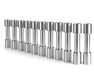 Metal components, precisely aligned