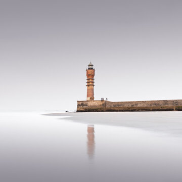 Abendstimmung am historischen Leuchtturm von Dunkerque, Frankreich