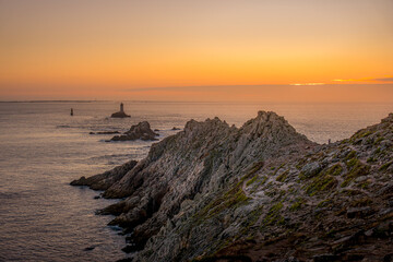 Obraz premium Sunset at Pointe du Raz With La Vieille Lighthouse in Distance, Brittany France. Westernmost Point Mainland France, Atlantic, Cap Sizun, Golden Hour