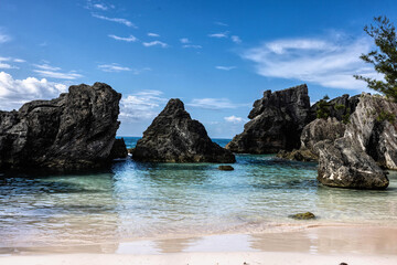 Majestic Horseshoe Bay Cove, Bermuda: Towering Rocky Formations and Crystal-Clear Turquoise Waters Under a Bright Blue Sky