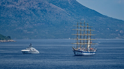 Obraz premium Sailboats and yachts in the sea