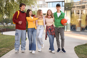 Obraz premium Group of teenagers walking on city street