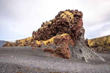 Obraz premium Views from the black sand beach of Djúpalónssandu, Iceland