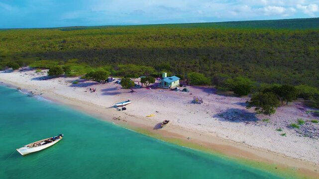 Playa Trudille en el parque nacional jaragua pedernales republica dominican