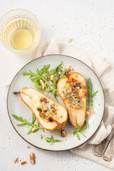 Pear baked with blue cheese, honey and walnuts