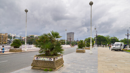 Naklejka premium Street views near Okondo Plaza, showcasing urban life, architecture, and everyday city scenes