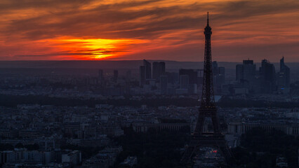 Obraz premium Panorama of Paris at sunset timelapse. Eiffel tower view from montparnasse building in Paris - France