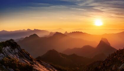 Naklejka premium Golden Sunset Over Misty Mountain Ranges