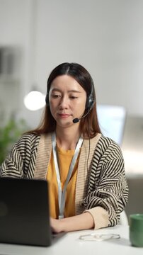 A customer support specialist uses a VoIP headset to handle an inbound service ticket. She updates the CRM while providing remote assistance to ensure customer satisfaction.