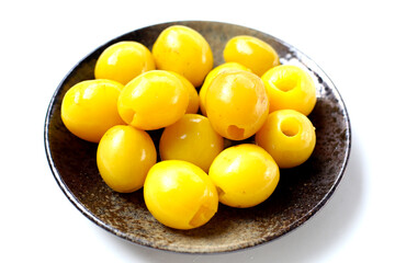 Pickled jujube fruits with a sweet and tangy flavor.