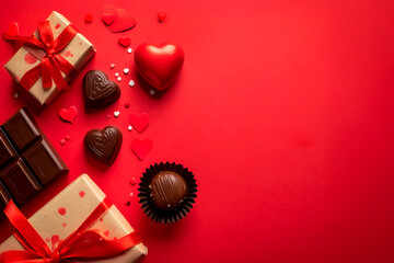 Fondo de Amor y Amistad con chocolates y corazones.