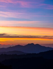 Obraz premium Colorful Sunrise Over Mountain Range