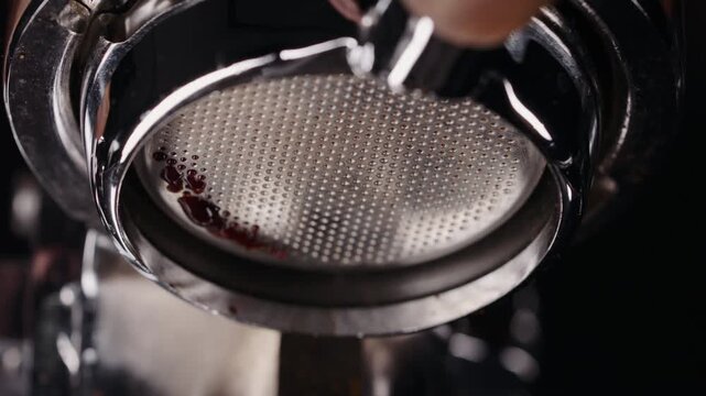 Slow motion espresso extraction with bottomless portafilter