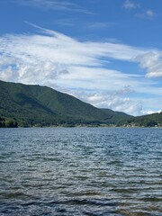 湖畔のキャンプ場　中綱湖