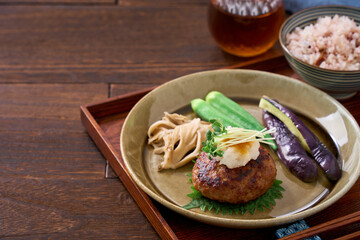 和風おろしハンバーグ｜大根おろしをのせた家庭の主菜