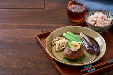 和風おろしハンバーグ｜大根おろしをのせた家庭の主菜