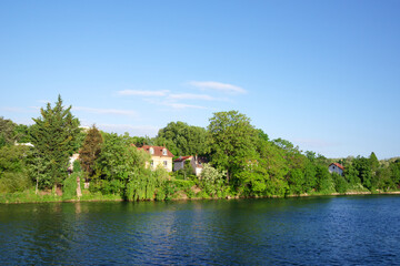 Obraz premium Fanac island and Marne river in Joinville-le-Pont city