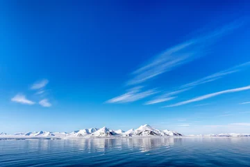 Gordijnen Poolcirkel The blue arctic ocean, pristine snow covered mountains and summer sky. Svalbard, a Norwegian archipelago between mainland Norway and the North Pole  © Rixie