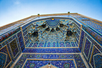 Beautiful Gur-e-Amir Mausoleum in Samarkand, Uzbekistan. Exterior view on sunny day. Guri Amir. In old arabic God is great on the walls © Irina Schmidt