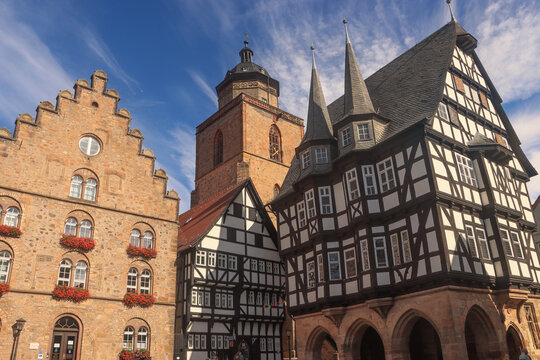 Romantisches Alsfeld (Oberhessen); Marktplatz mit Weinhaus, Walpurgiskirche und Rathaus