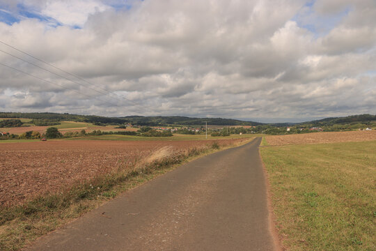 Sp&auml;tsommer in Oberhessen; Weiter Horizont vom Schwalm-Radweg bei Schwalmtal